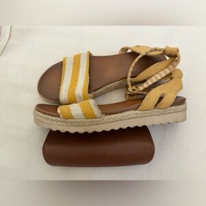 Women’s Size 7 Summer Strap Sandals